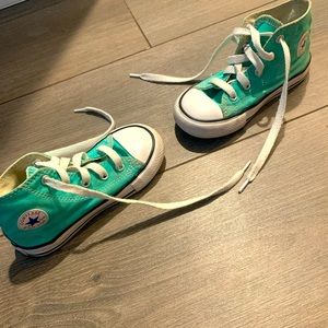 High top Converse size 8 (toddler)
